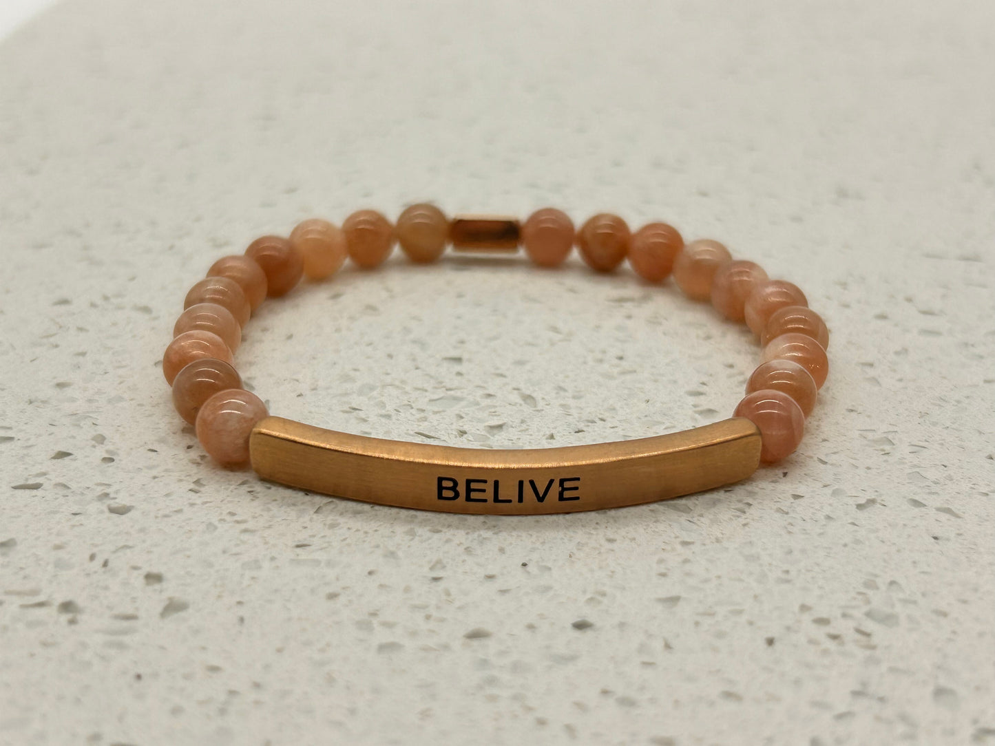 BELIVE (1 pulsera con placa)