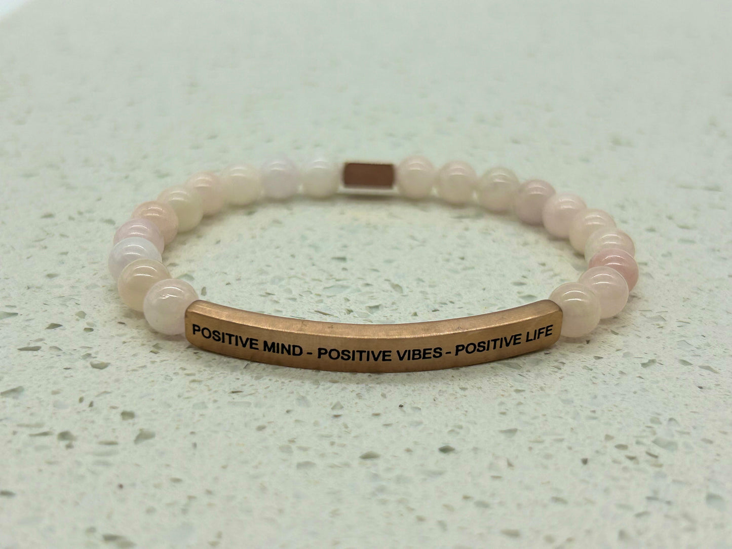 POSITIVE MIND - POSITIVE VIBES - POSITIVE LIFE (1 pulsera con placa)