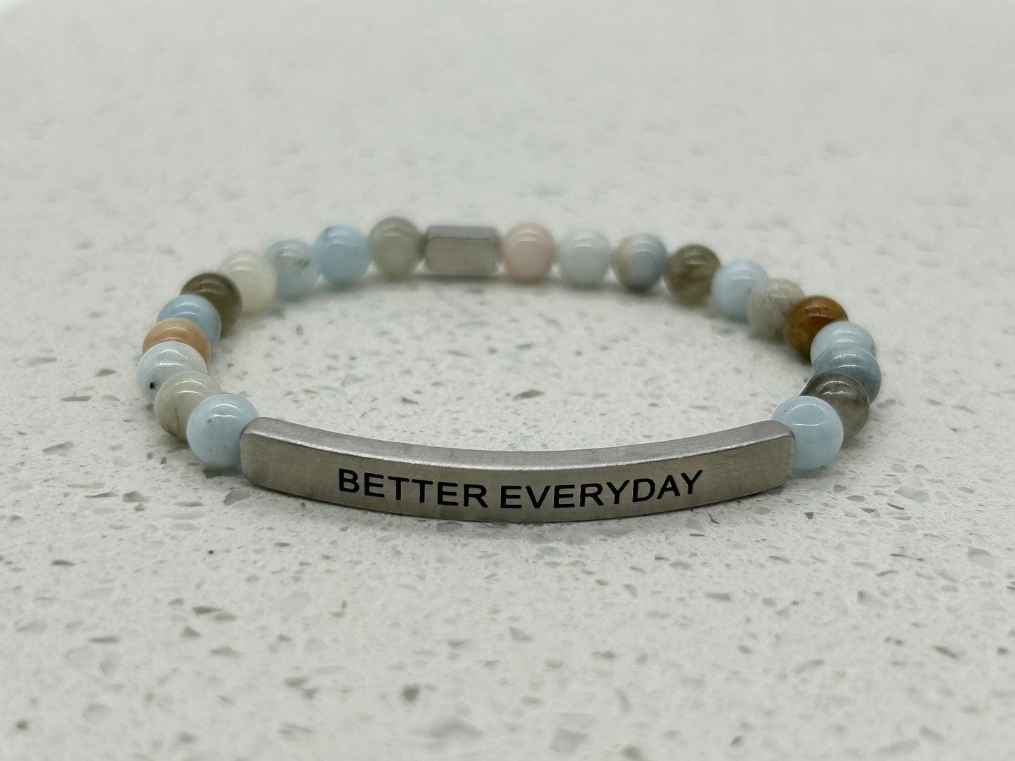 BETTER EVERYDAY (1 pulsera con placa)