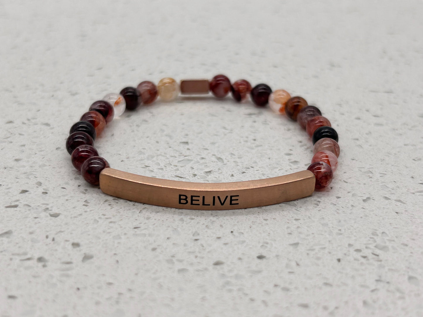 BELIVE (1 pulsera con placa)