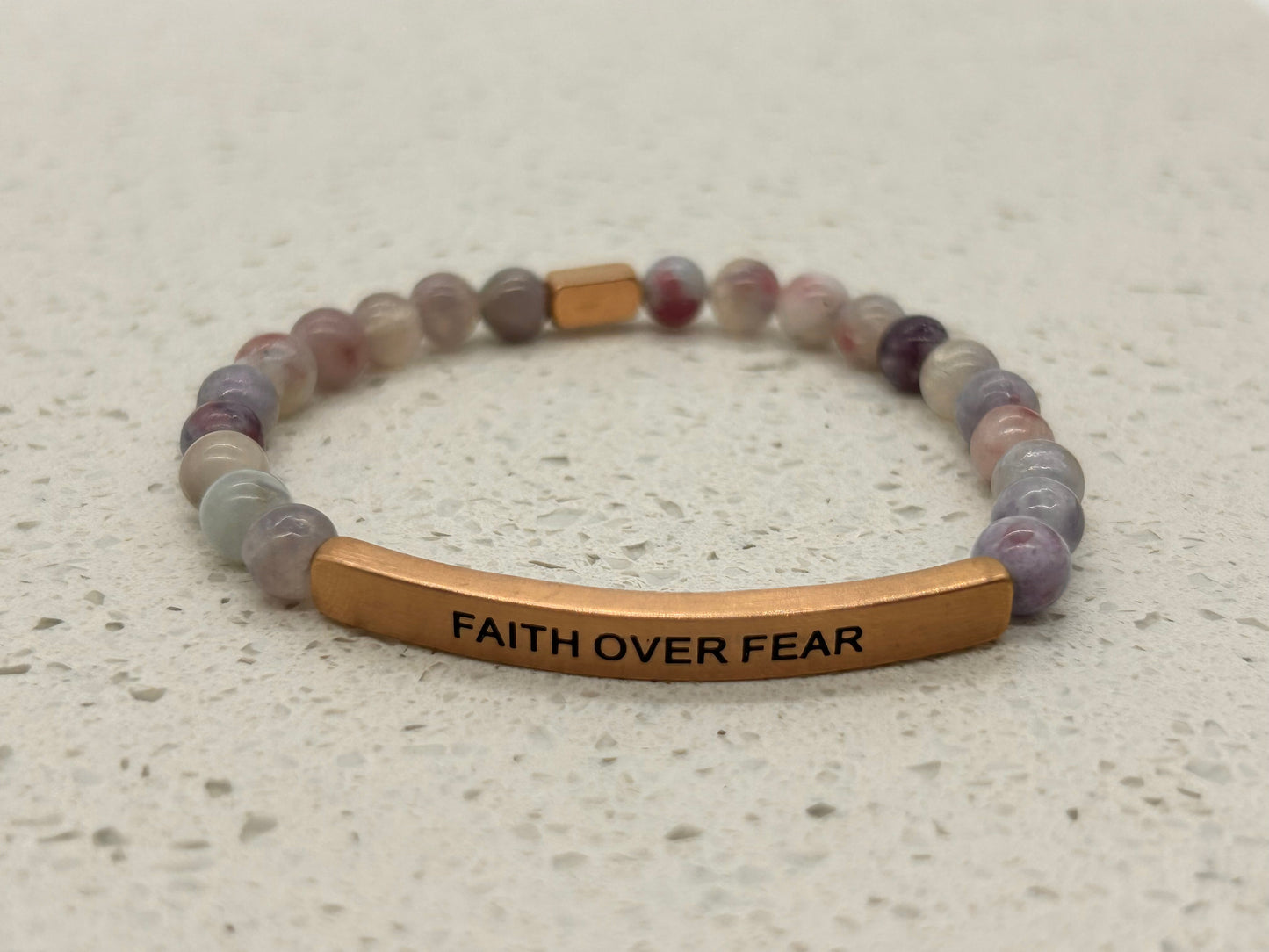 FAITH OVER FEAR (1 pulsera con placa)