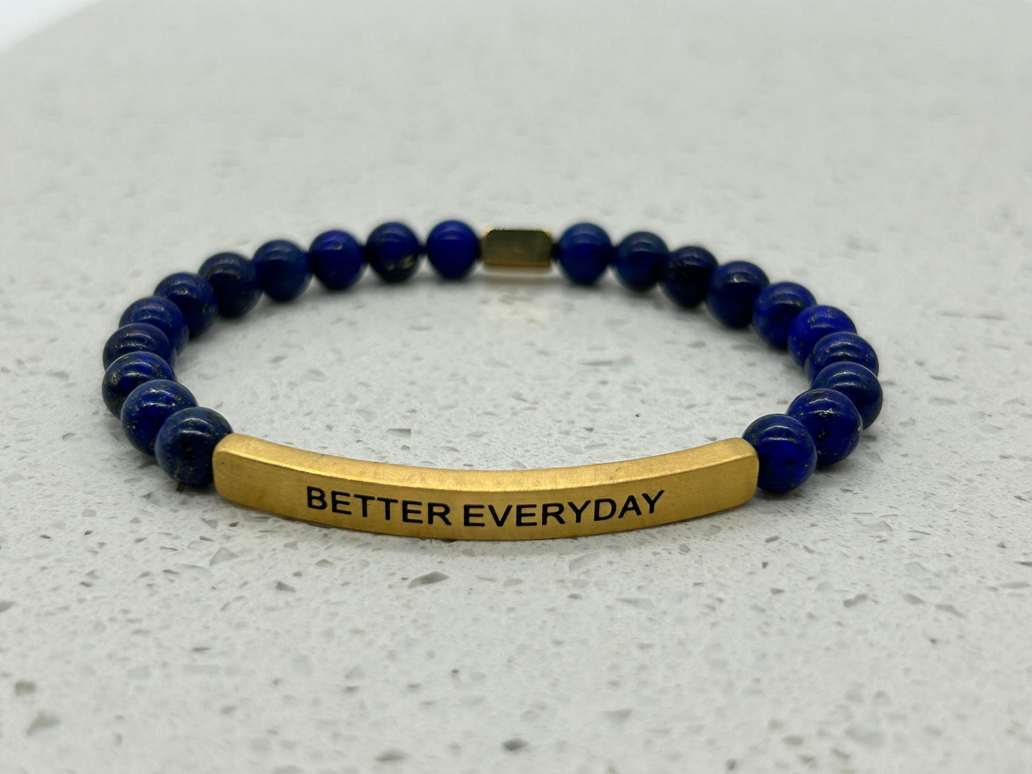 BETTER EVERYDAY (1 pulsera con placa)