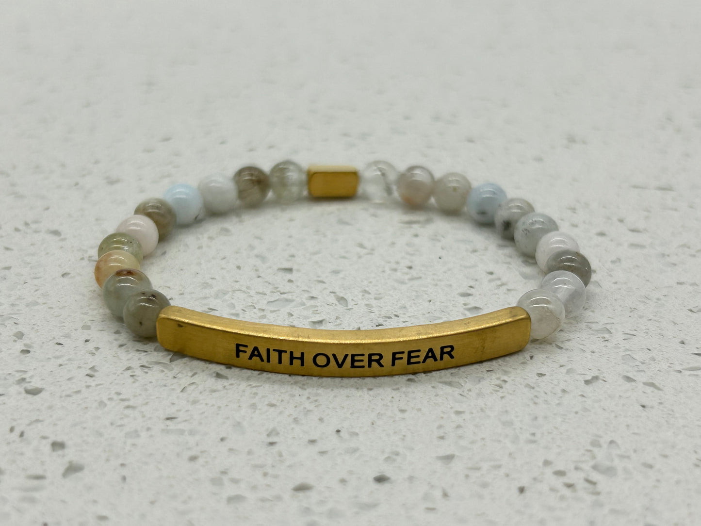 FAITH OVER FEAR (1 pulsera con placa)