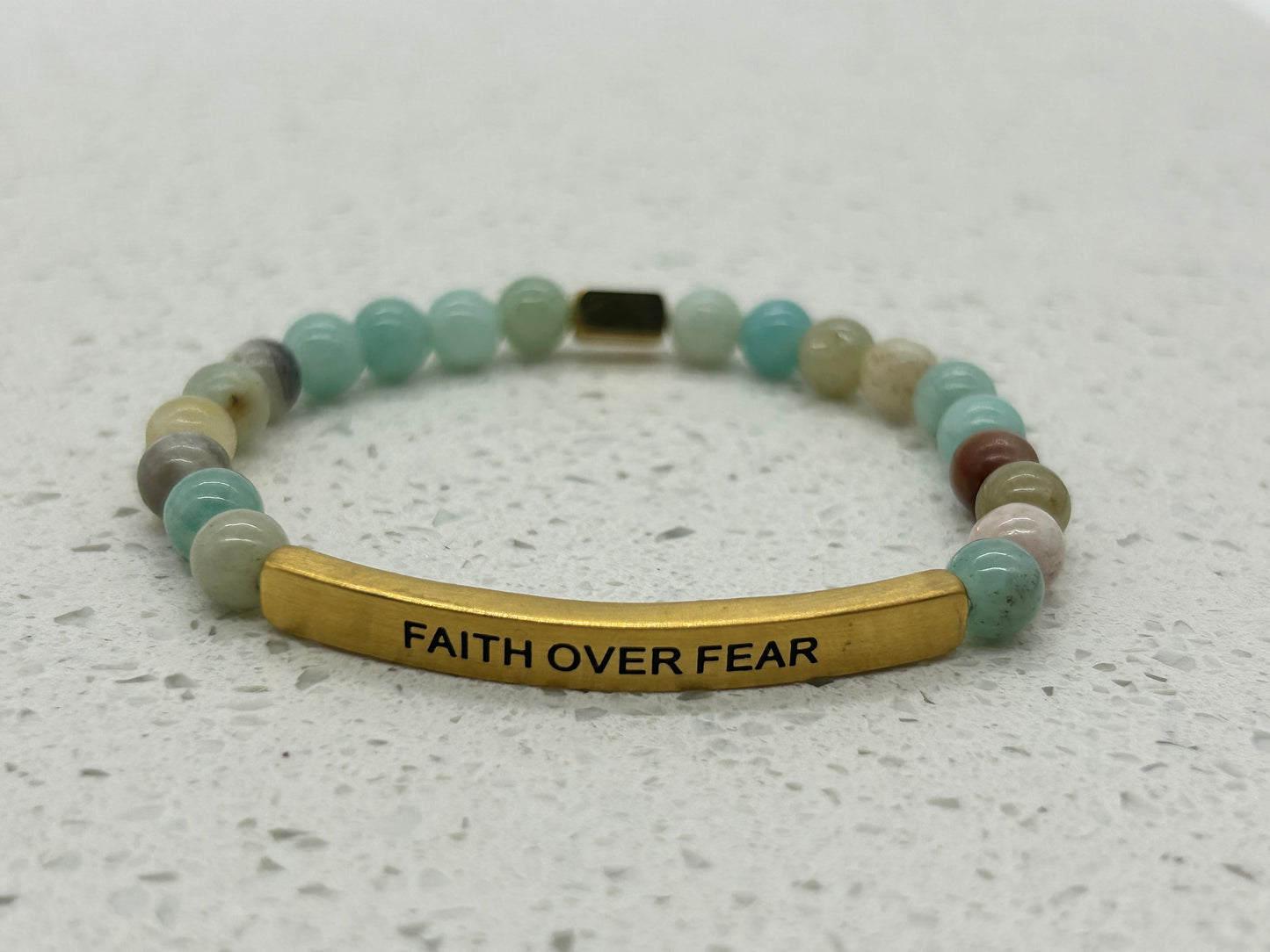 FAITH OVER FEAR (1 pulsera con placa)