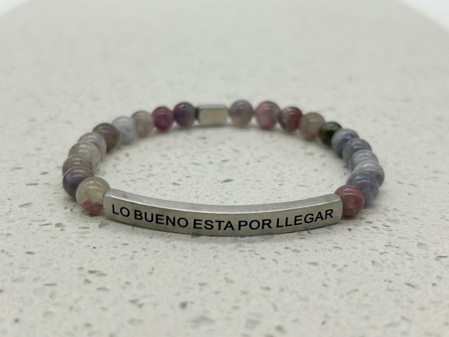 LO BUENO ESTA POR LLEGAR (1 pulsera con placa)