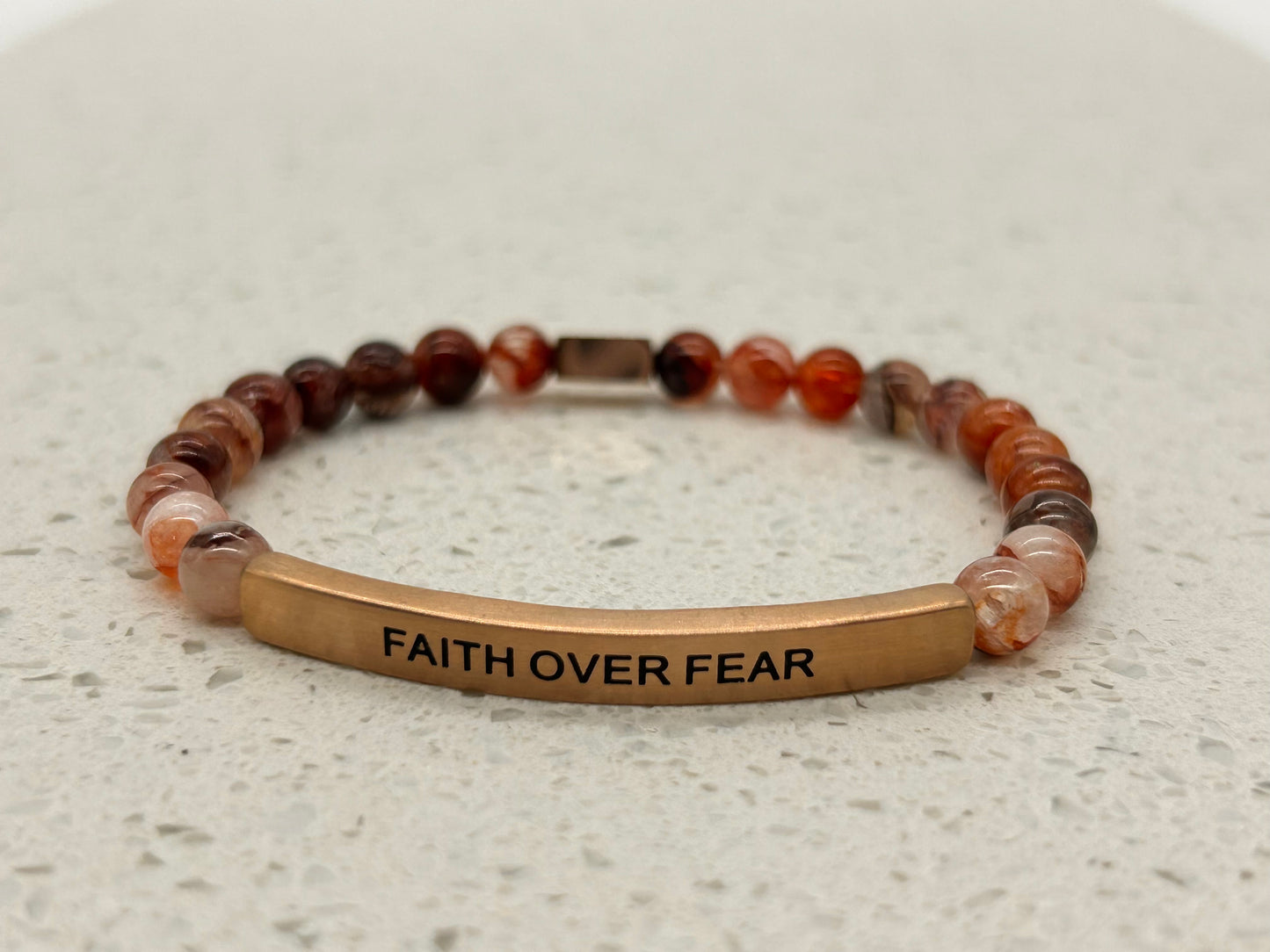 FAITH OVER FEAR (1 pulsera con placa)