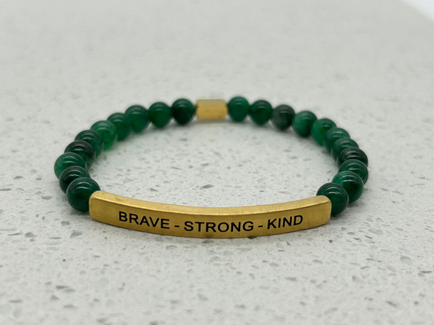 BRAVE - STRONG - KIND (1 pulsera con placa)