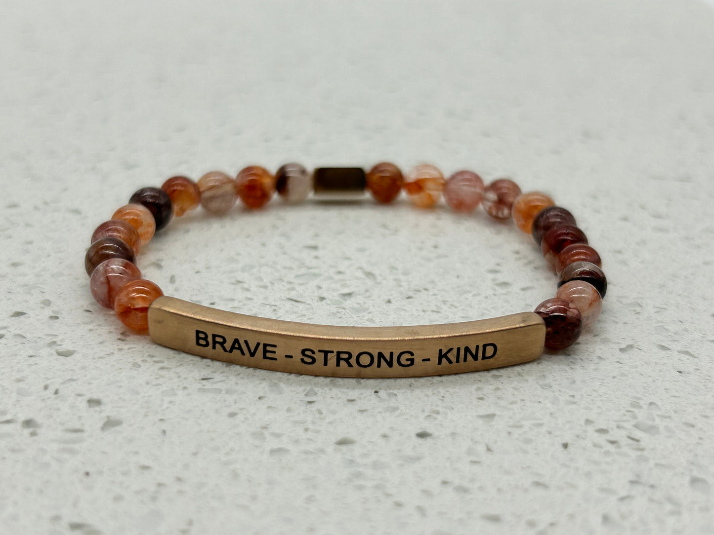 BRAVE - STRONG - KIND (1 pulsera con placa)