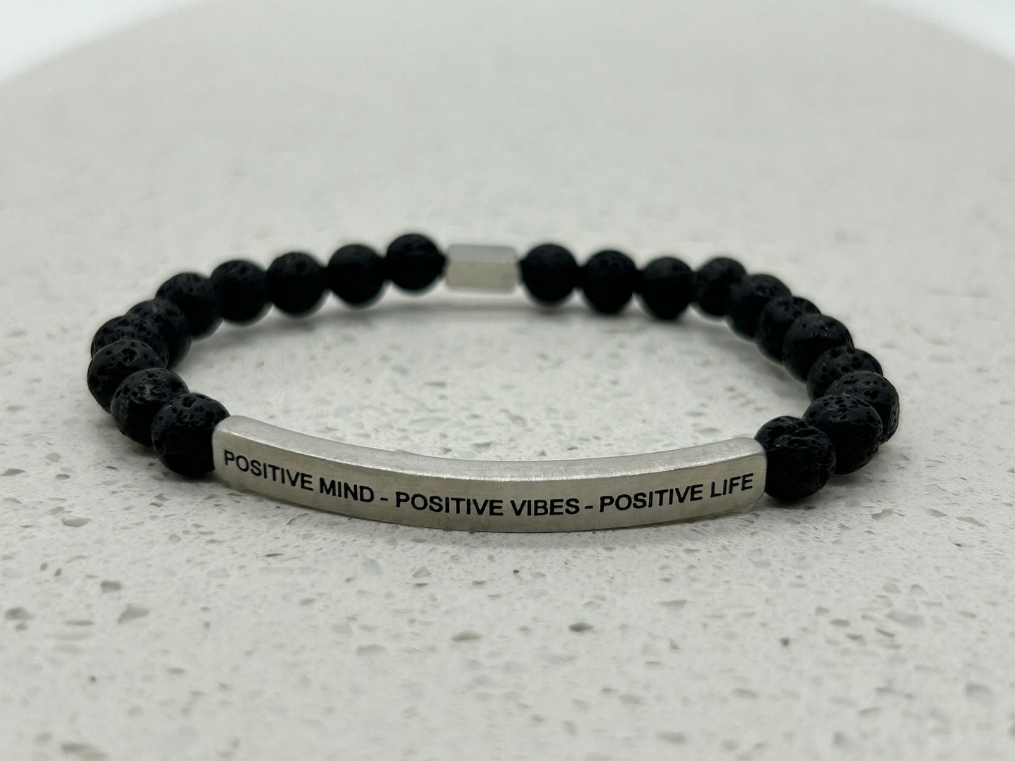 POSITIVE MIND - POSITIVE VIBES - POSITIVE LIFE (1 pulsera con placa)