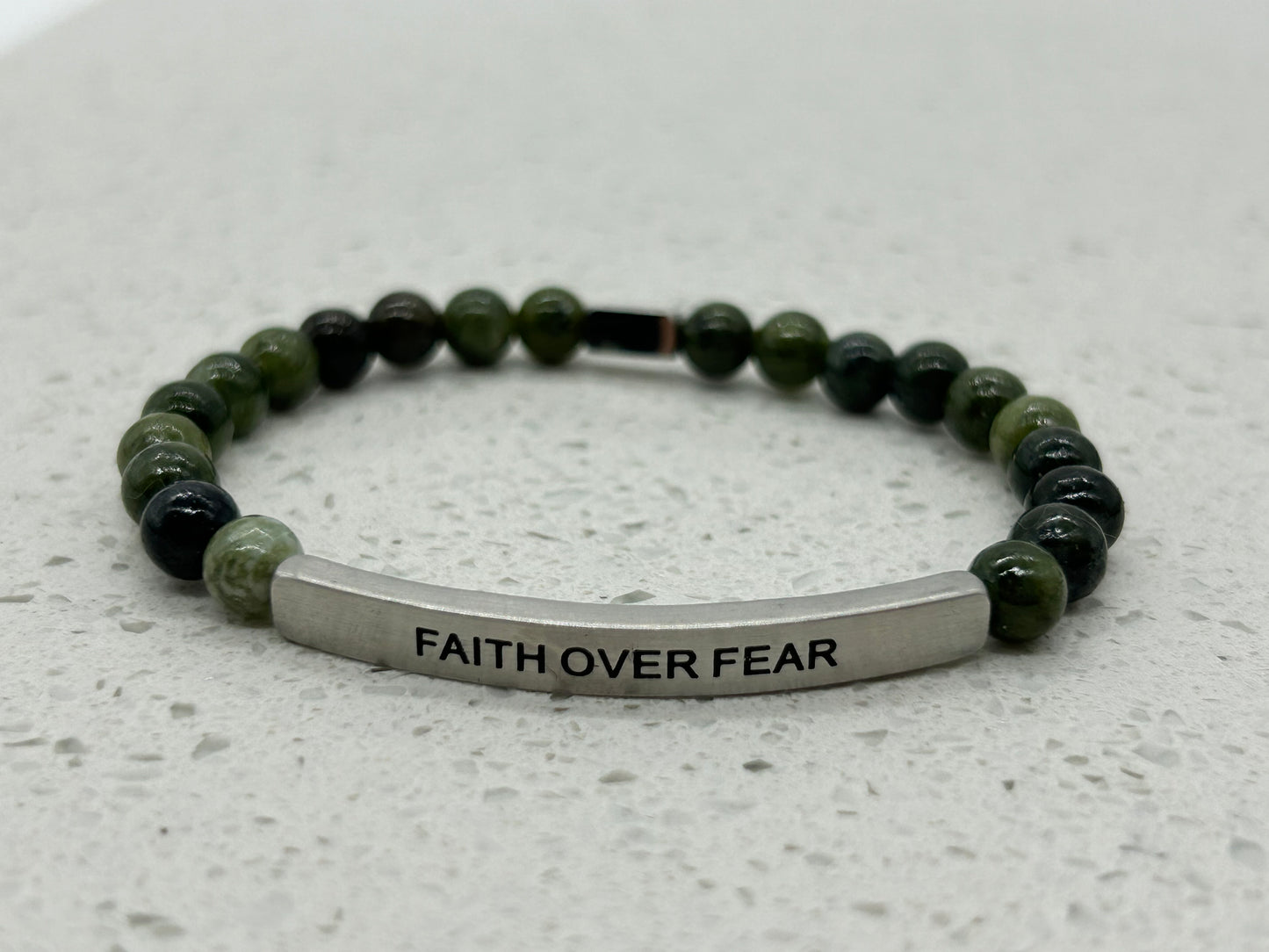 FAITH OVER FEAR (1 pulsera con placa)